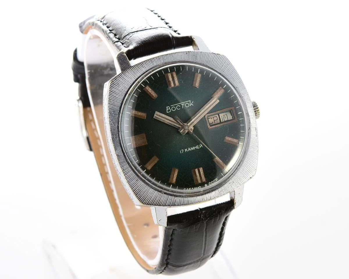 Rare: Vostok 2428 mechanical large vintage wrist watch with double calendar!