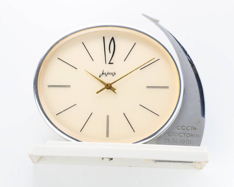 Molnija Vostok-1 space flight commemoration table clock!