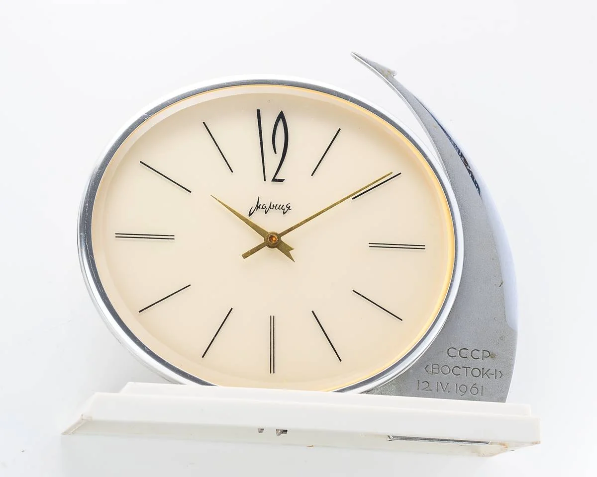 Molnija Vostok-1 space flight commemoration table clock!