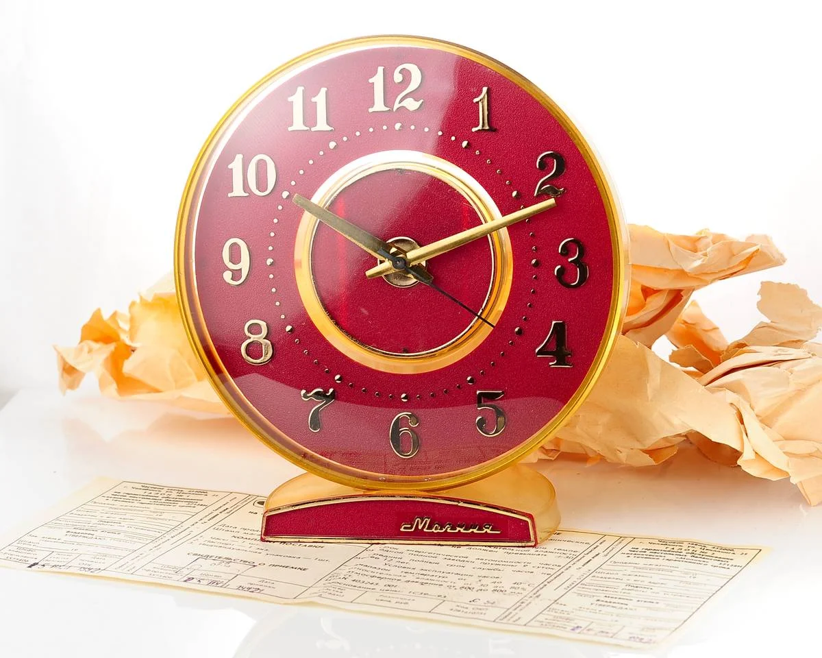 watch Molnija desk clock RED NOS 9896-0012