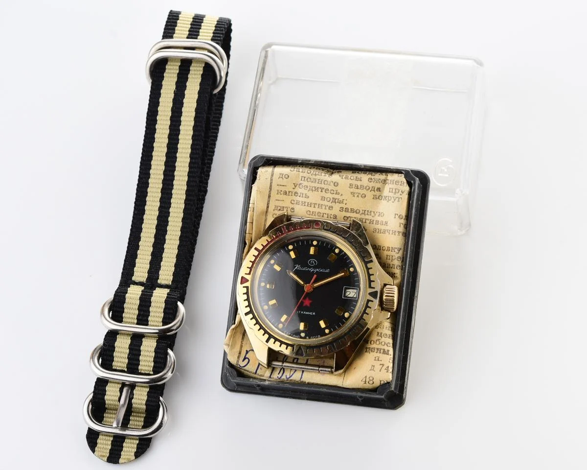 Excellent Soviet Vostok Komandirskie mechanical watch, complete with it's box & passport!