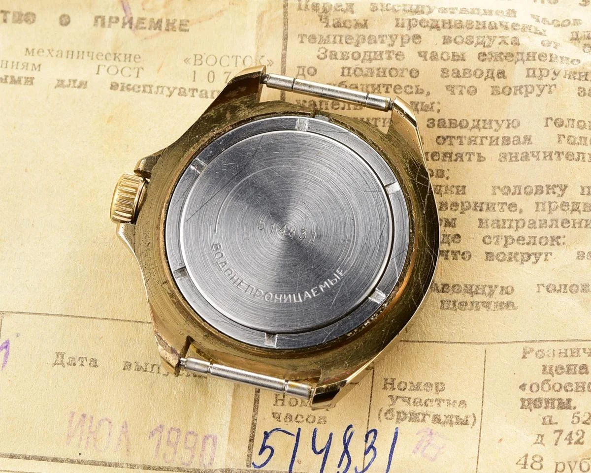 Excellent Soviet Vostok Komandirskie mechanical watch, complete with it's box & passport!