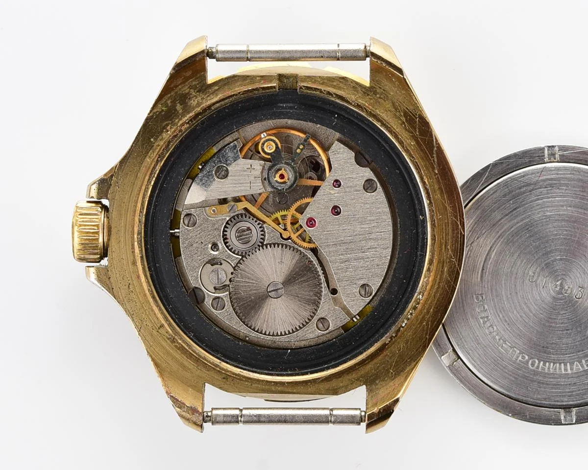 Excellent Soviet Vostok Komandirskie mechanical watch, complete with it's box & passport!