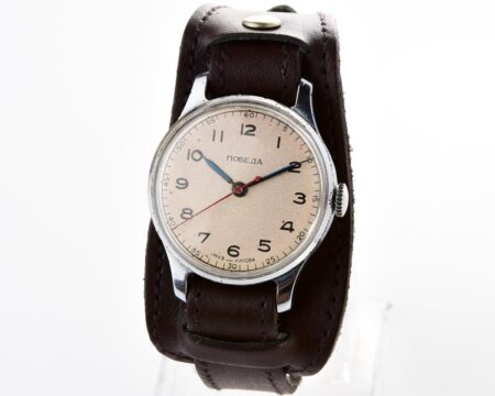 Vintage POBEDA watch with central seconds hand, 4th quarter of 1954