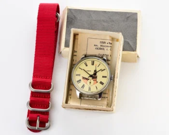 TIME CAPSULE: Mechanical Pobeda watch with Kremlin tower on dial – New Old Stock (NOS)!