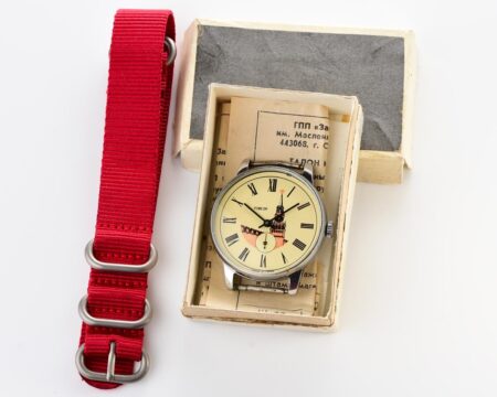 TIME CAPSULE: Mechanical POBEDA watch with Kremlin tower on dial – new old stock(NOS)!