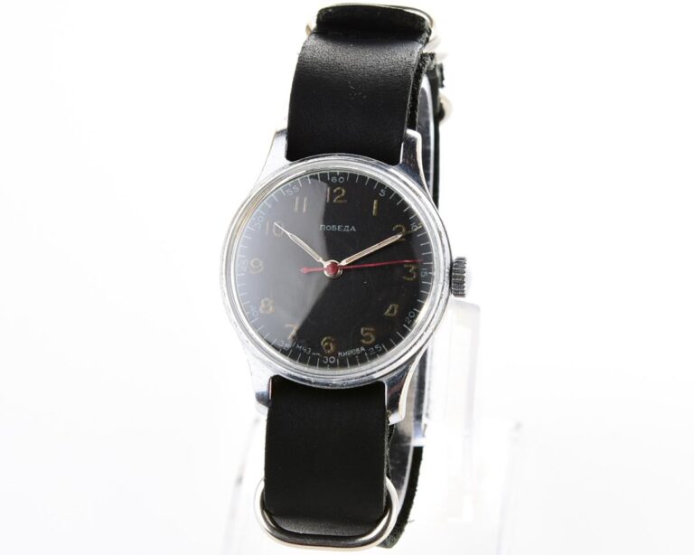 Vintage soviet mechanical POBEDA wrist watch with central seconds hand