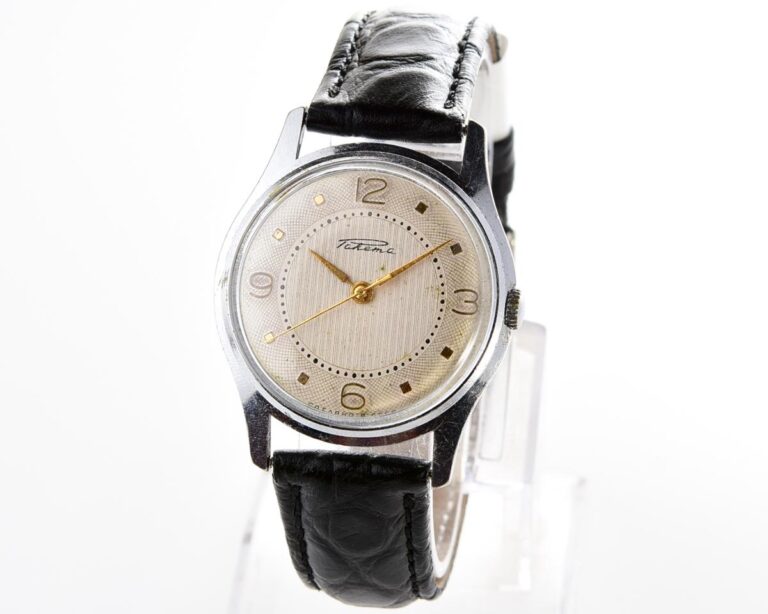 Excellent condition RAKETA Baltica vintage wrist watch