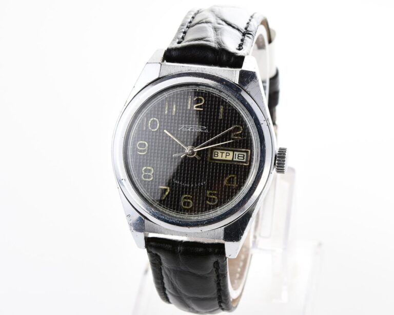RAKETA vintage mechanical wrist watch with double calendar
