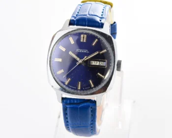 Soviet mechanical Raketa with automatic self winding movement