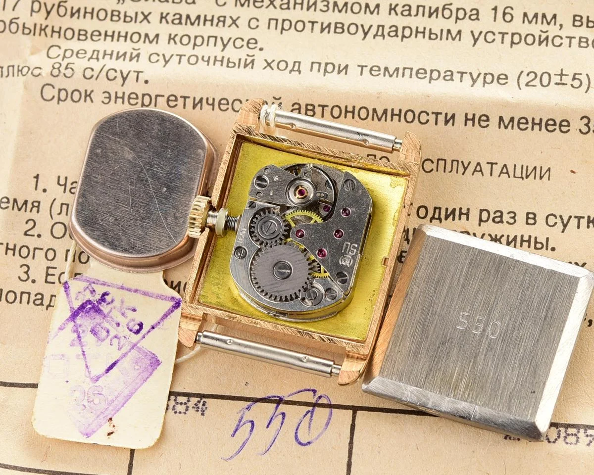 TIME CAPSULE: Slava small vintage wrist watch – New Old Stock (NOS)!