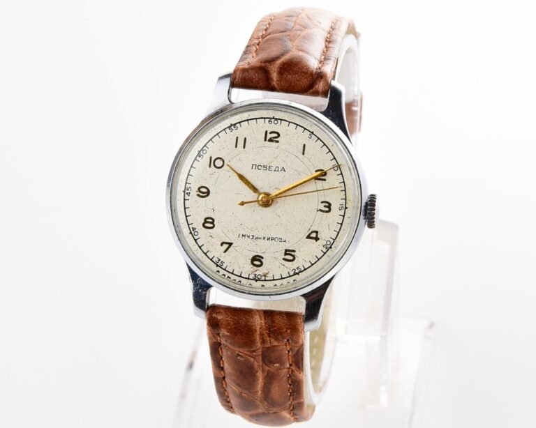 Vintage POBEDA watch with central second hand