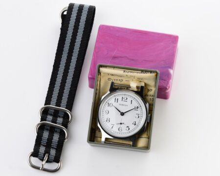 TIME CAPSULE: Soviet mechanical POBEDA watch in box – new old stock(NOS)!