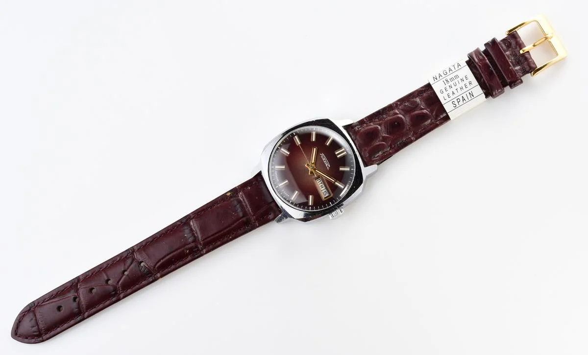 Soviet mechanical Raketa with automatic self winding movement