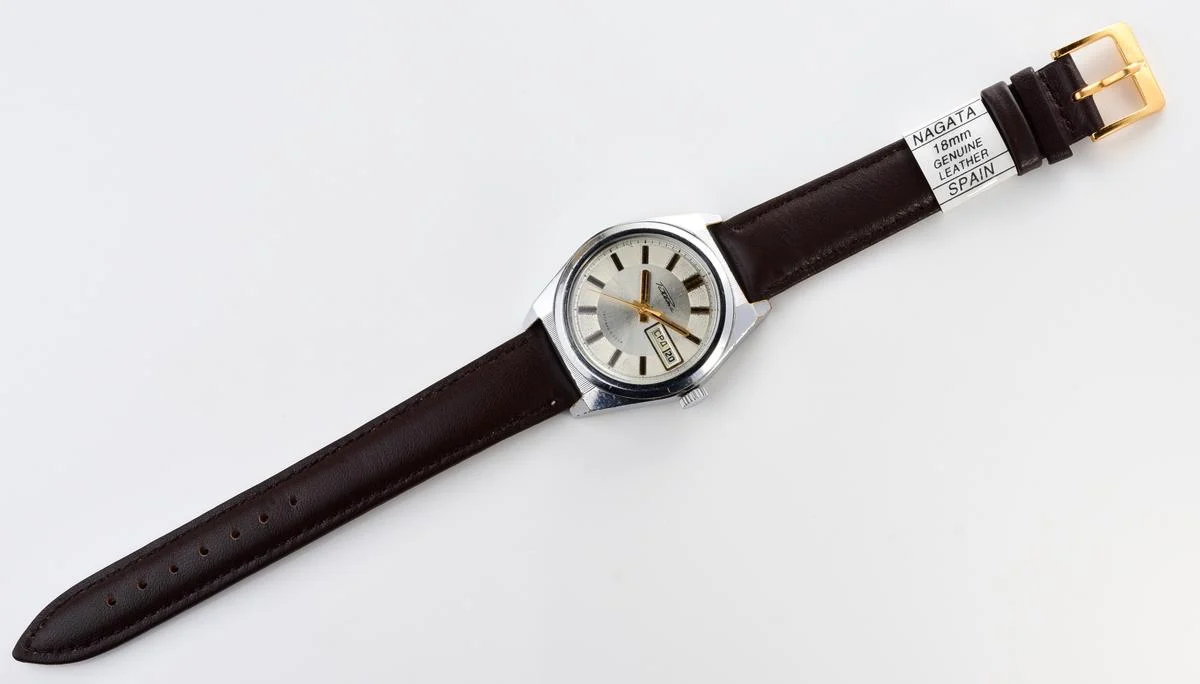 Vintage Soviet mechanical Raketa watch with double calendar with engraved back