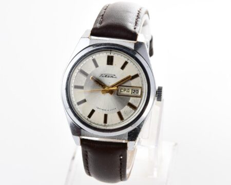 Vintage soviet mechanical Raketa watch with double calendar with engraved back
