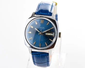 Soviet mechanical Raketa with automatic self winding movement