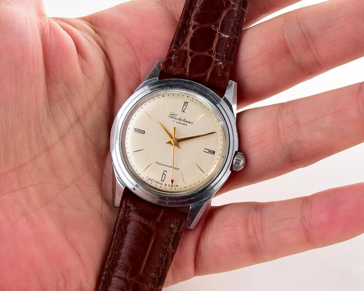 Excellent vintage Stolichnie Soviet wristwatch with original box - 1st Moskow Watch Factory