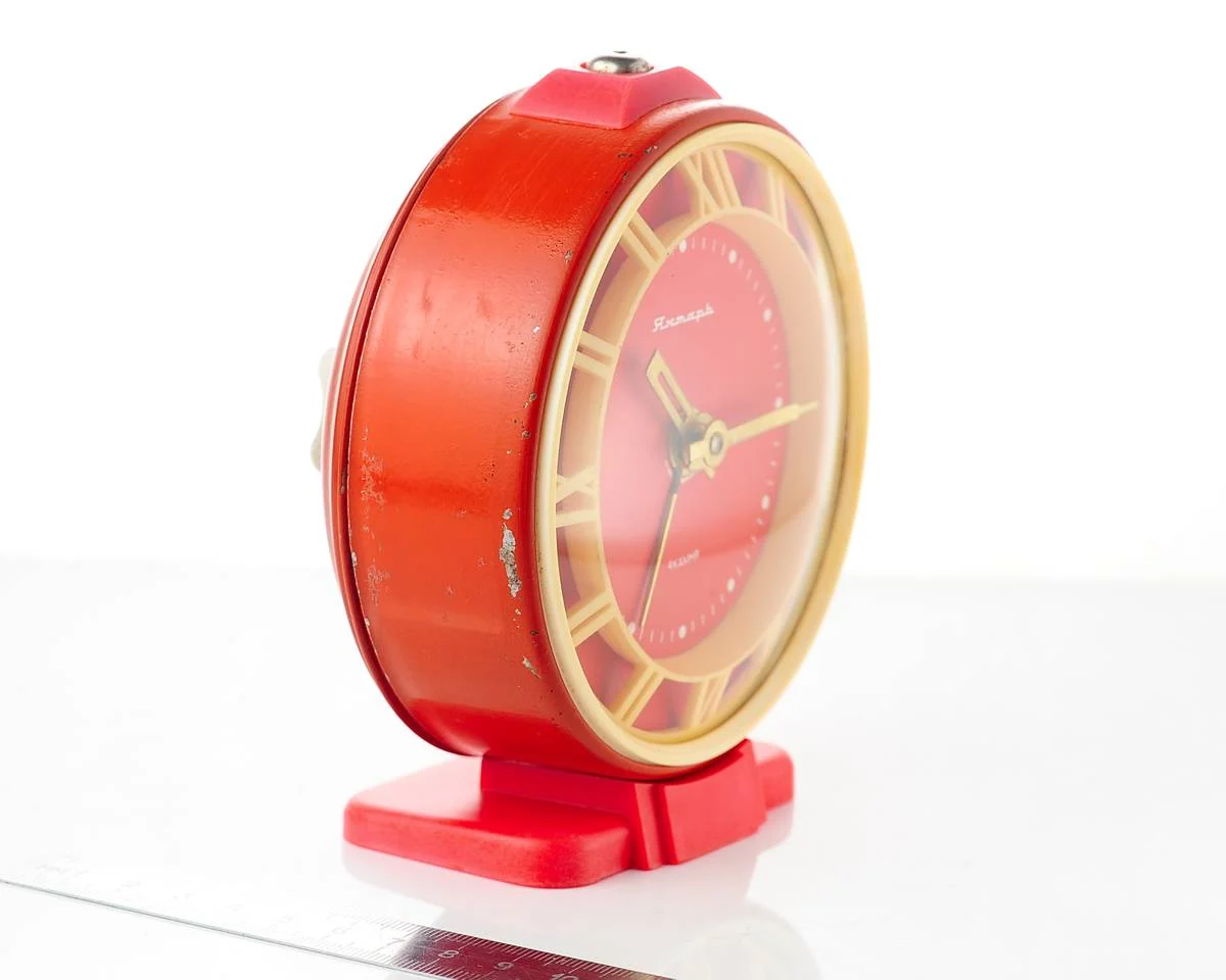 Yantar' vintage Soviet mechanical alarm clock - red, 4.3 inches diameter