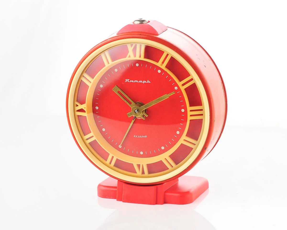 Yantar' vintage Soviet mechanical alarm clock - red, 4.3 inches diameter