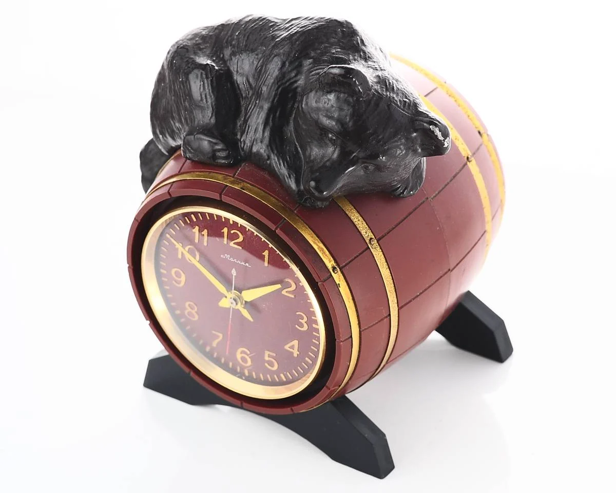 watch Molnija table clock bear on barrel 5774-0071