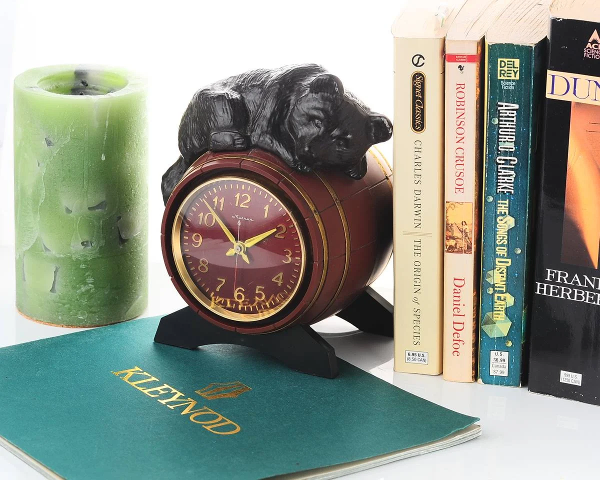 watch Molnija table clock bear on barrel 5774-0079