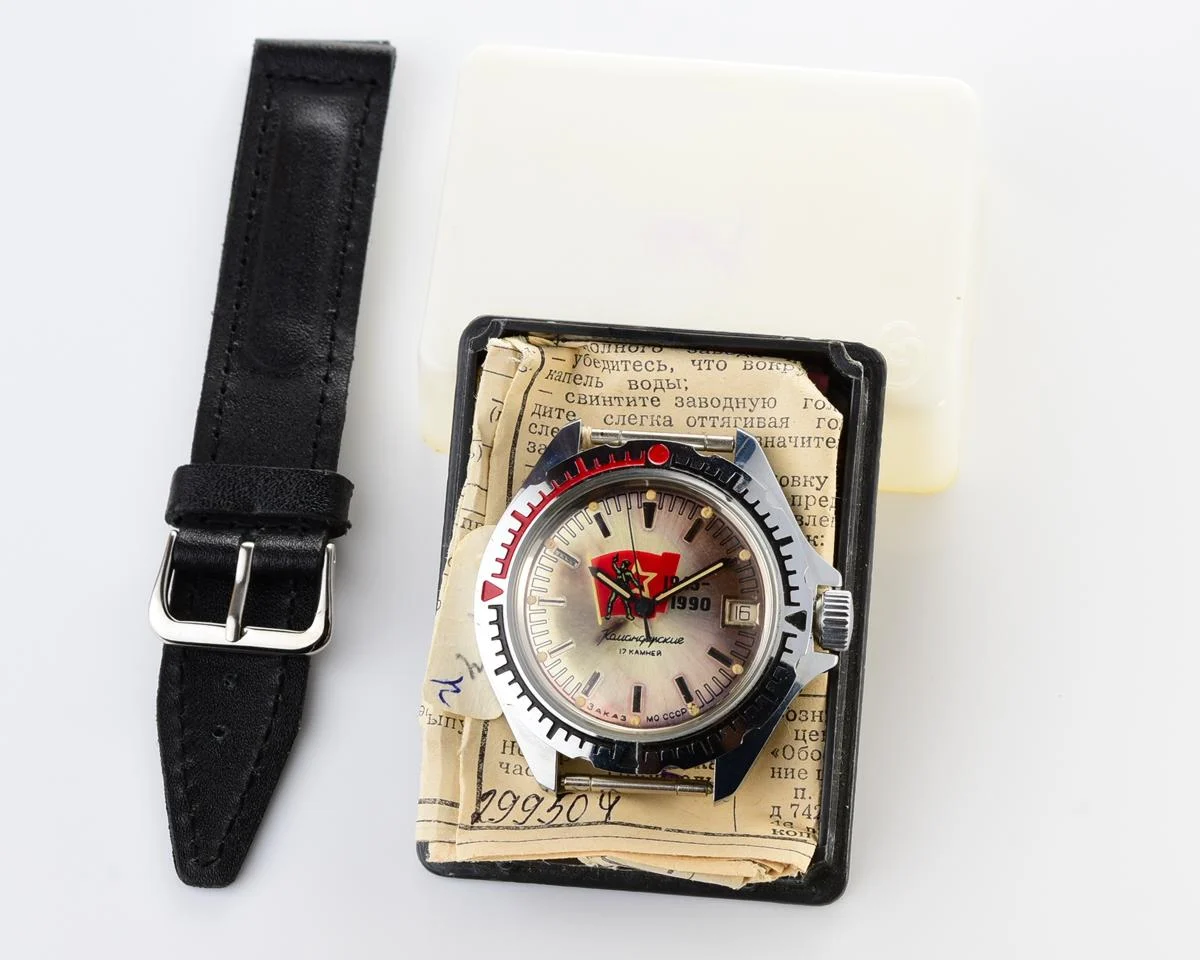 TIME CAPSULE: Vostok Komandirskie – mechanical watch is dedicated to the 45th anniversary of victory in World War II – New Old Stock (NOS)!