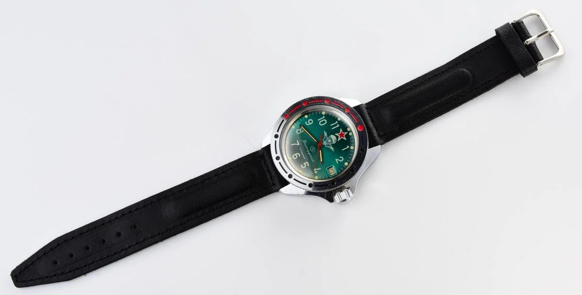 Komandirskie mechanical wrist watch for landing troops