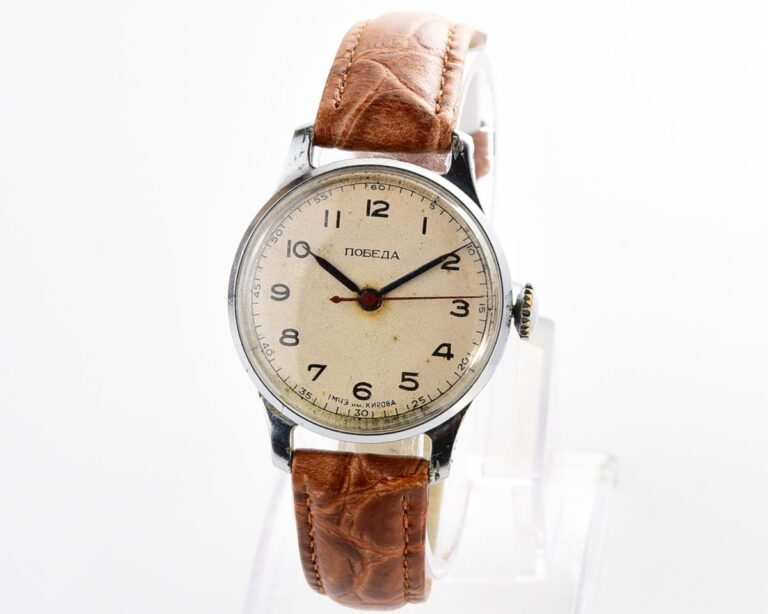 Vintage POBEDA watch with central seconds hand, 3rd quarter of 1954