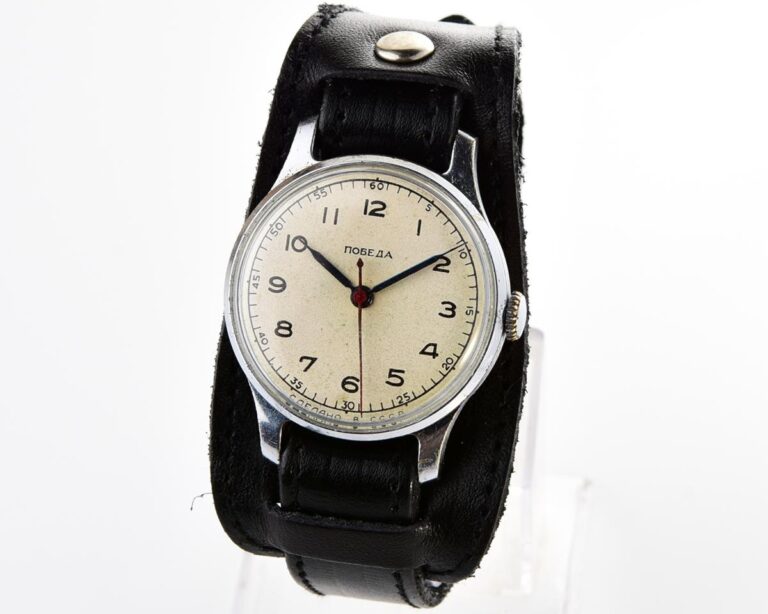 Vintage POBEDA watch with central seconds hand