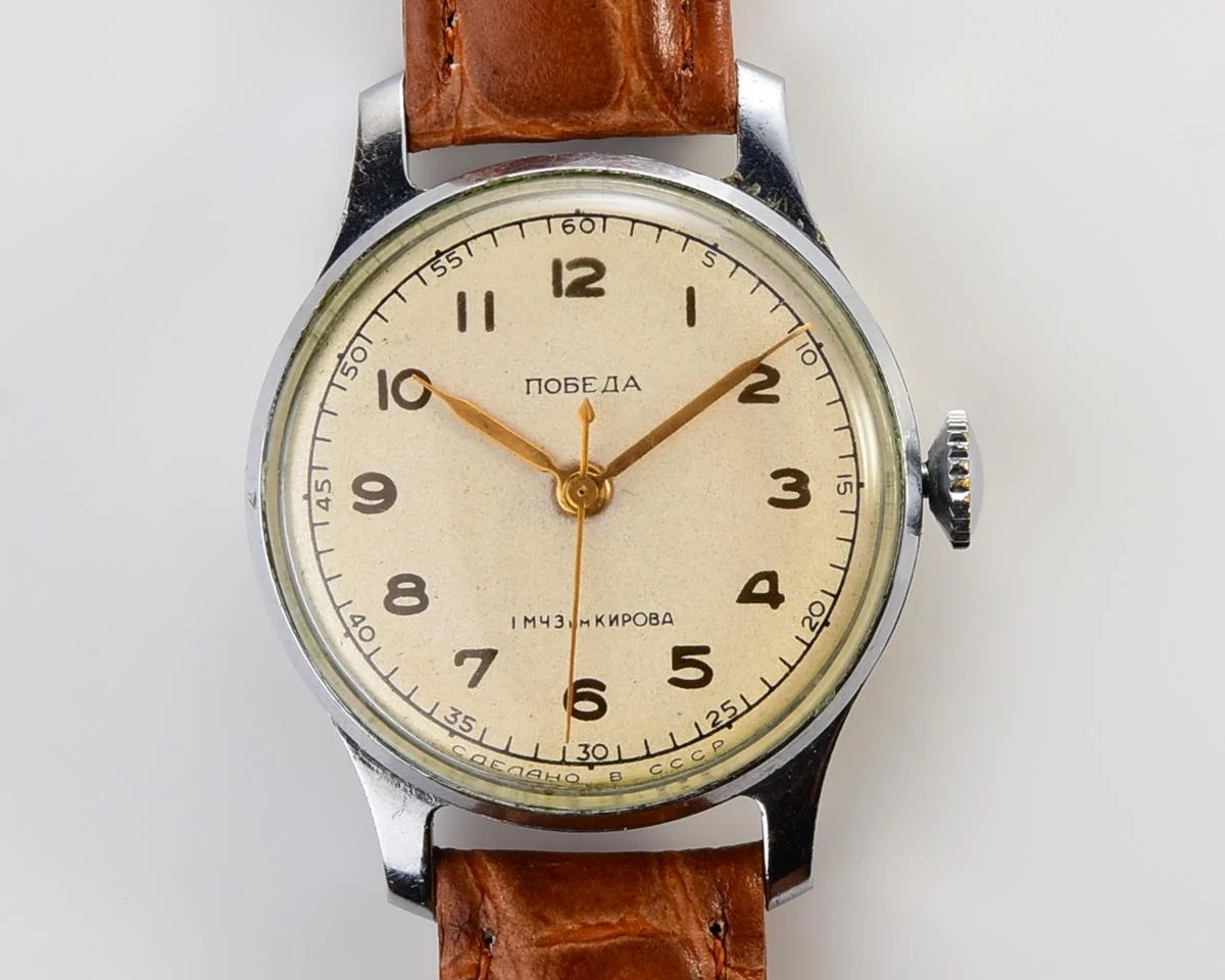 Excellent vintage Pobeda watch with central seconds hand and diamond shaped crown!