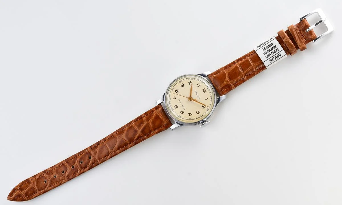 Excellent vintage Pobeda watch with central seconds hand and diamond shaped crown!