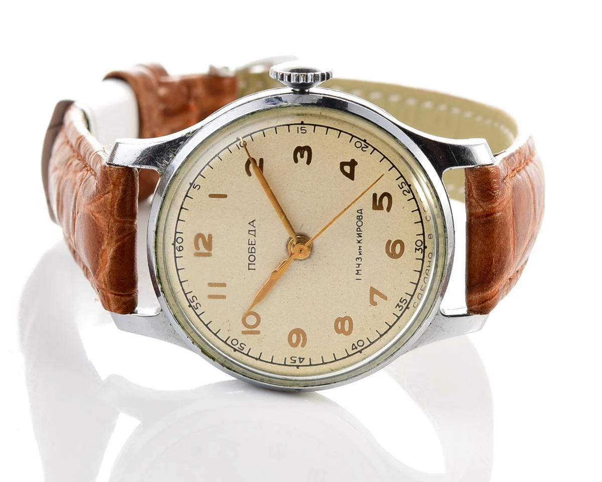 Excellent vintage Pobeda watch with central seconds hand and diamond shaped crown!