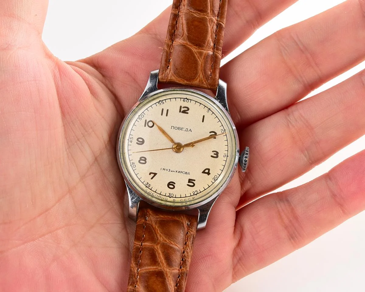 Excellent vintage Pobeda watch with central seconds hand and diamond shaped crown!