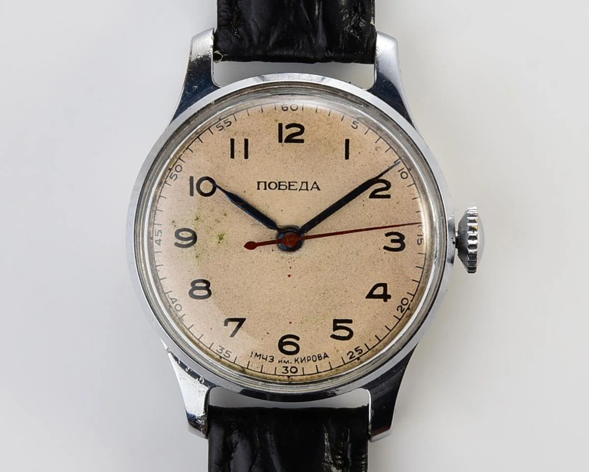 Vintage Pobeda watch with central seconds hand and diamond shaped crown, from 1954!