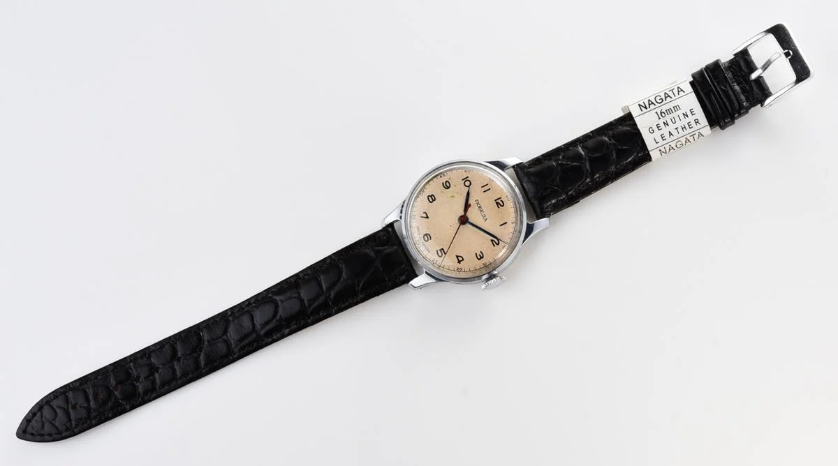 Vintage Pobeda watch with central seconds hand and diamond shaped crown, from 1954!