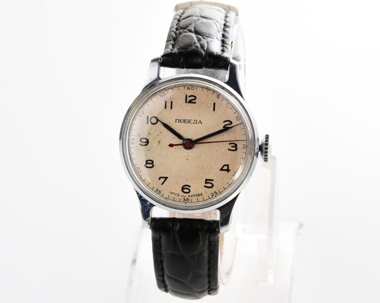 Vintage POBEDA watch with central seconds hand and diamond shaped crown, from 1954!