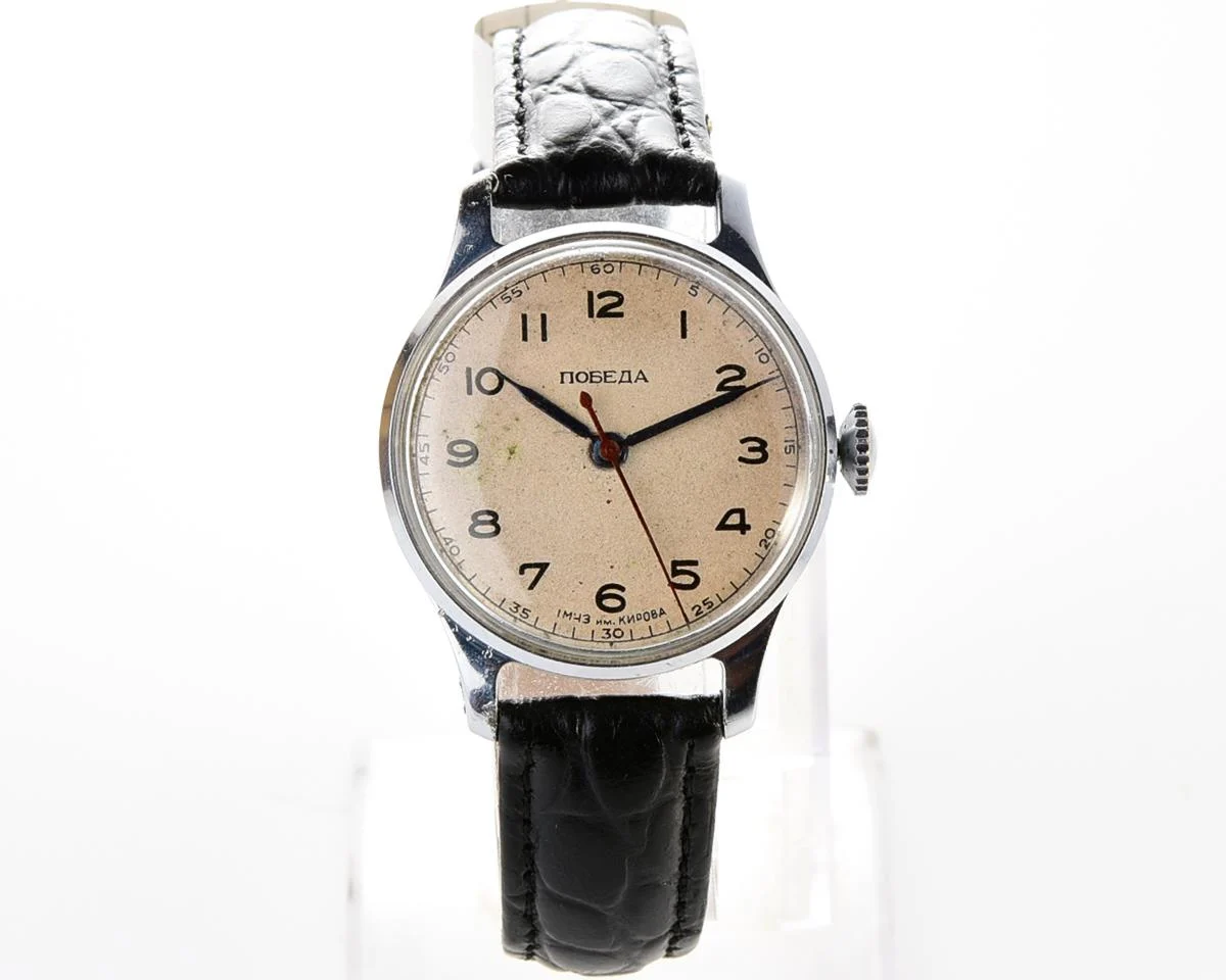 Vintage Pobeda watch with central seconds hand and diamond shaped crown, from 1954!