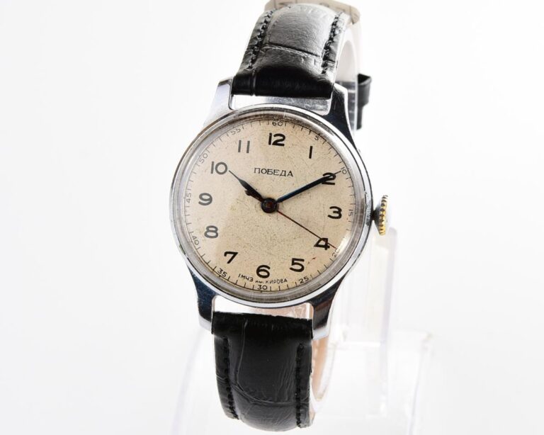 Vintage soviet POBEDA with central second hand and diamond shaped crown, from 1954!