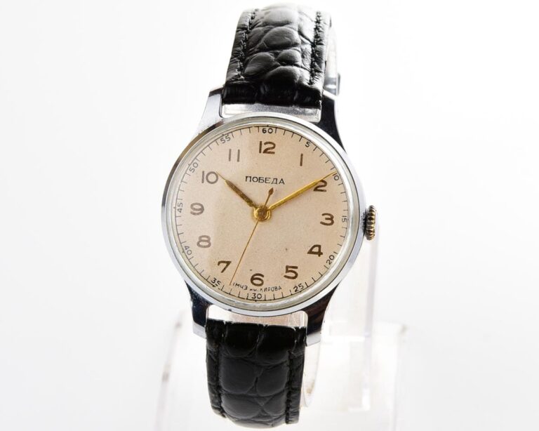 Vintage POBEDA watch with central seconds hand, 4th quarter of 1955