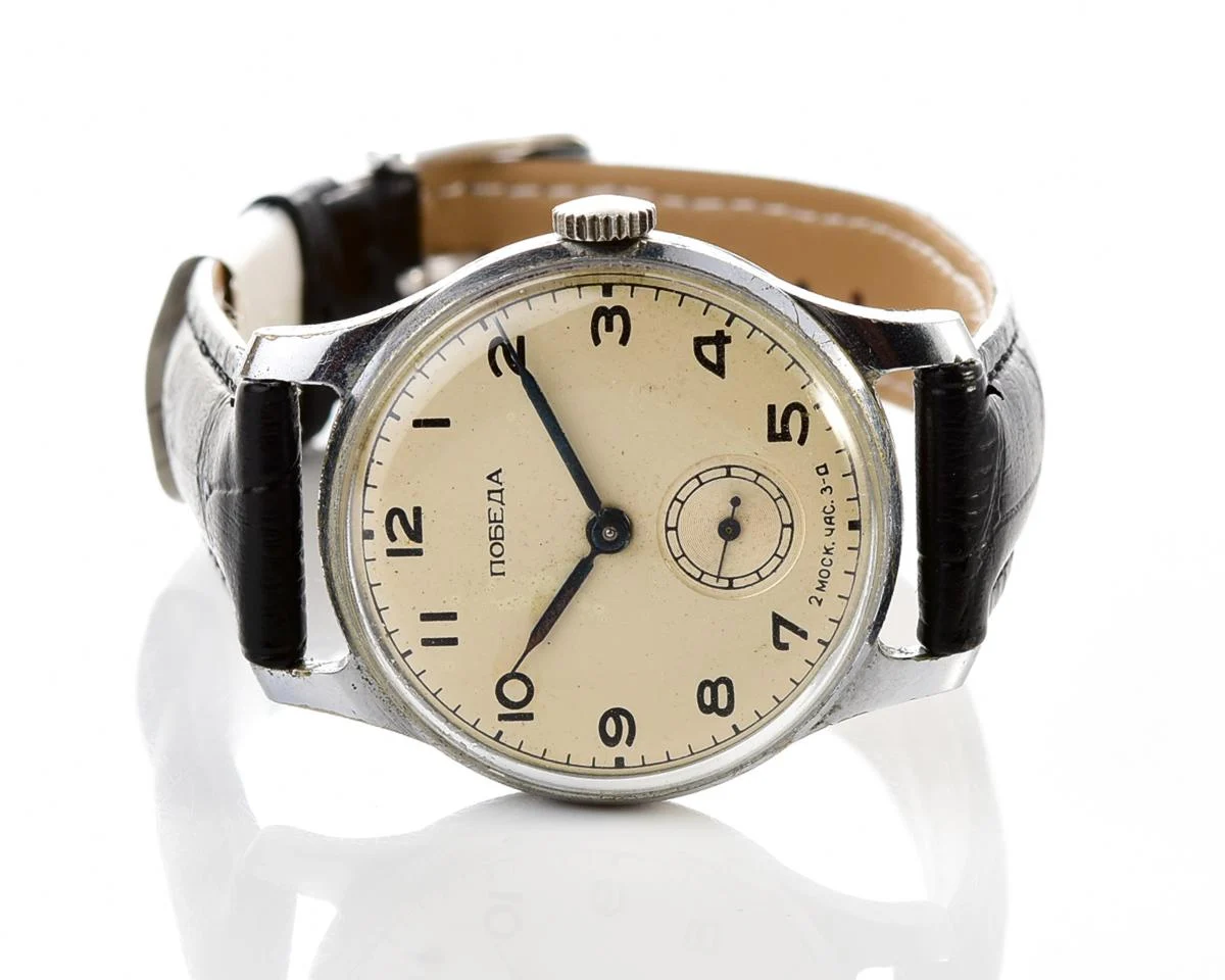 Excellent vintage Soviet mechanical Pobeda wrist watch from 2nd quarter 1956