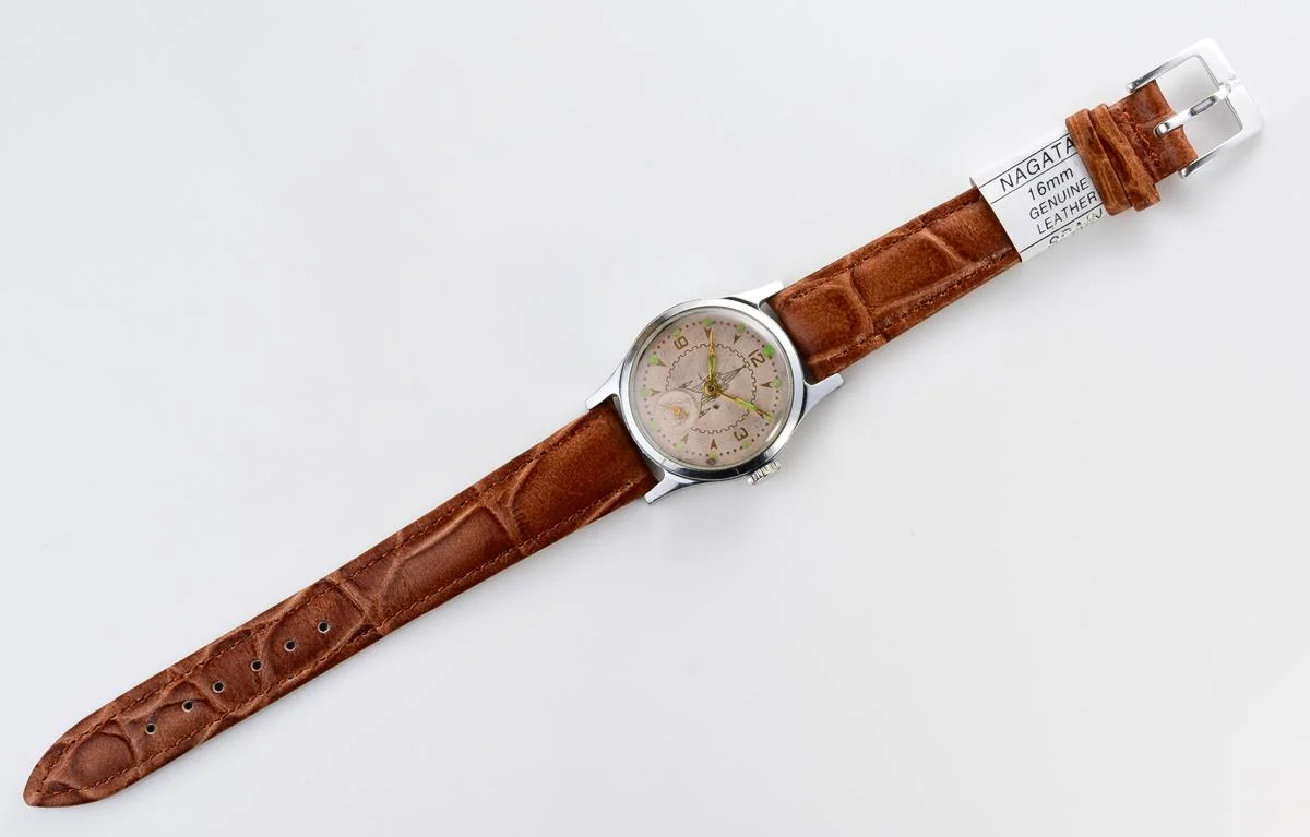 Vintage Soviet mechanical Pobeda wrist watch with Kremlin