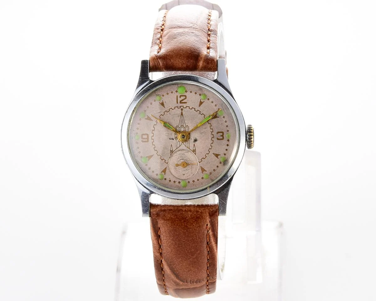 Vintage Soviet mechanical Pobeda wrist watch with Kremlin