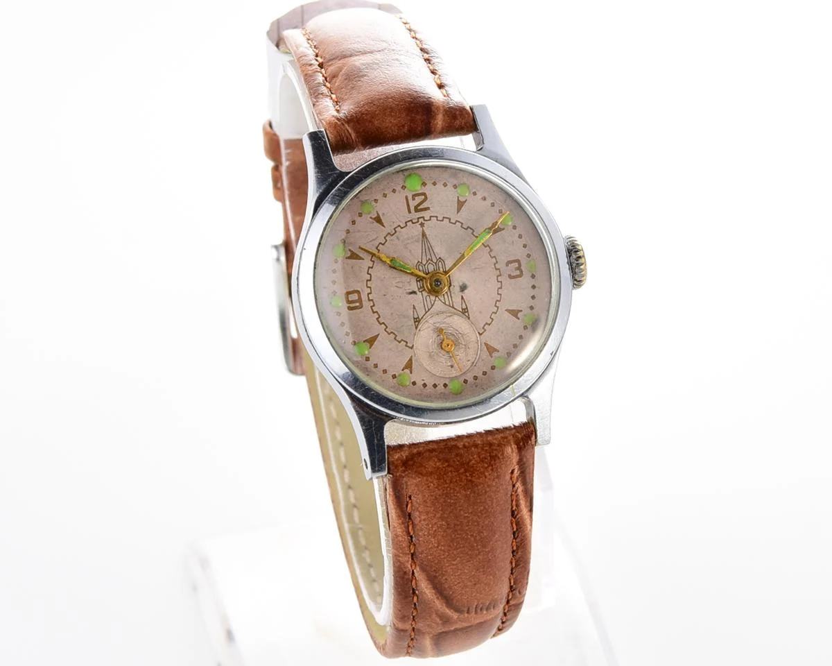 Vintage Soviet mechanical Pobeda wrist watch with Kremlin