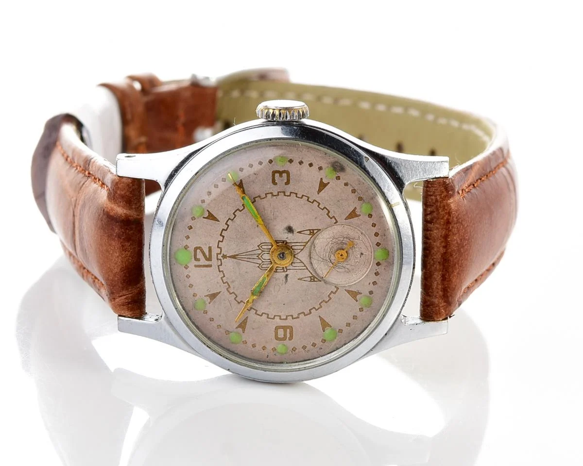 Vintage Soviet mechanical Pobeda wrist watch with Kremlin