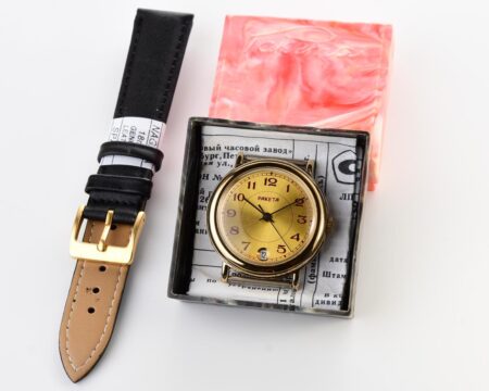TIME CAPSULE: Vintage gold-plated soviet Raketa watch, NEW old stock(NOS)!