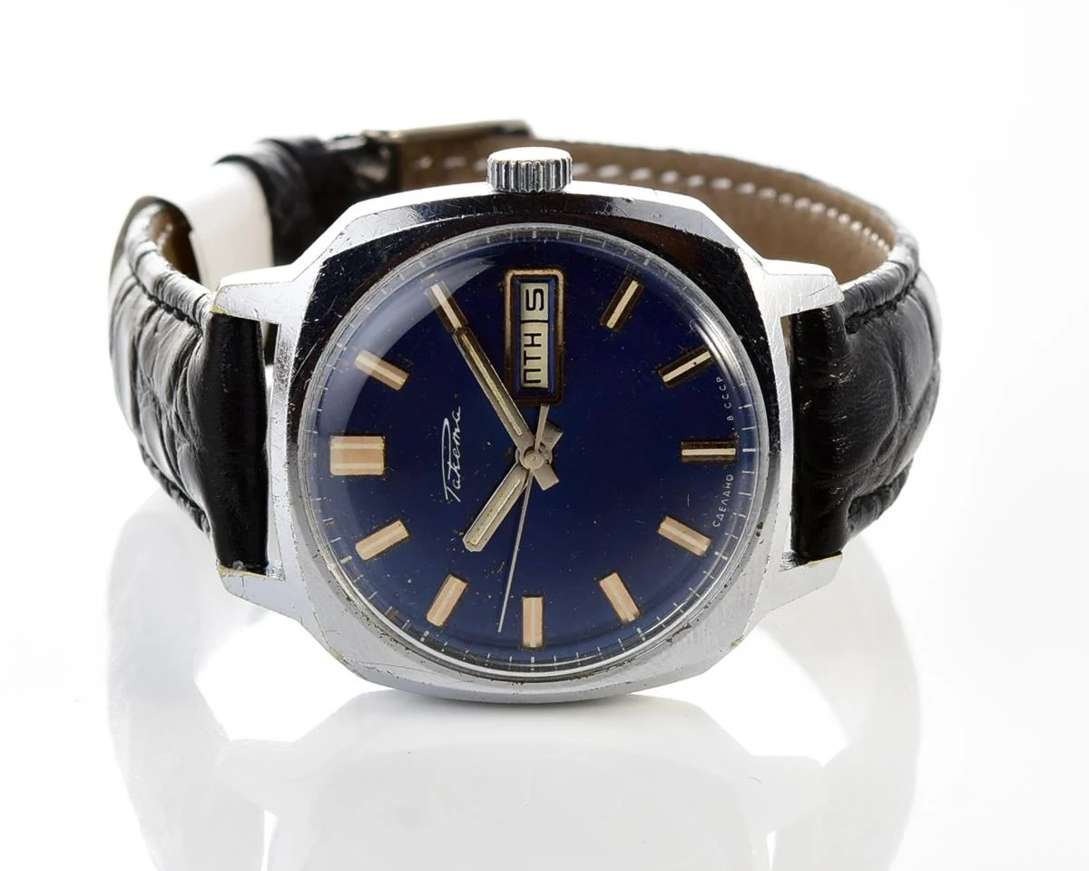 Soviet mechanical Raketa with automatic self winding movement