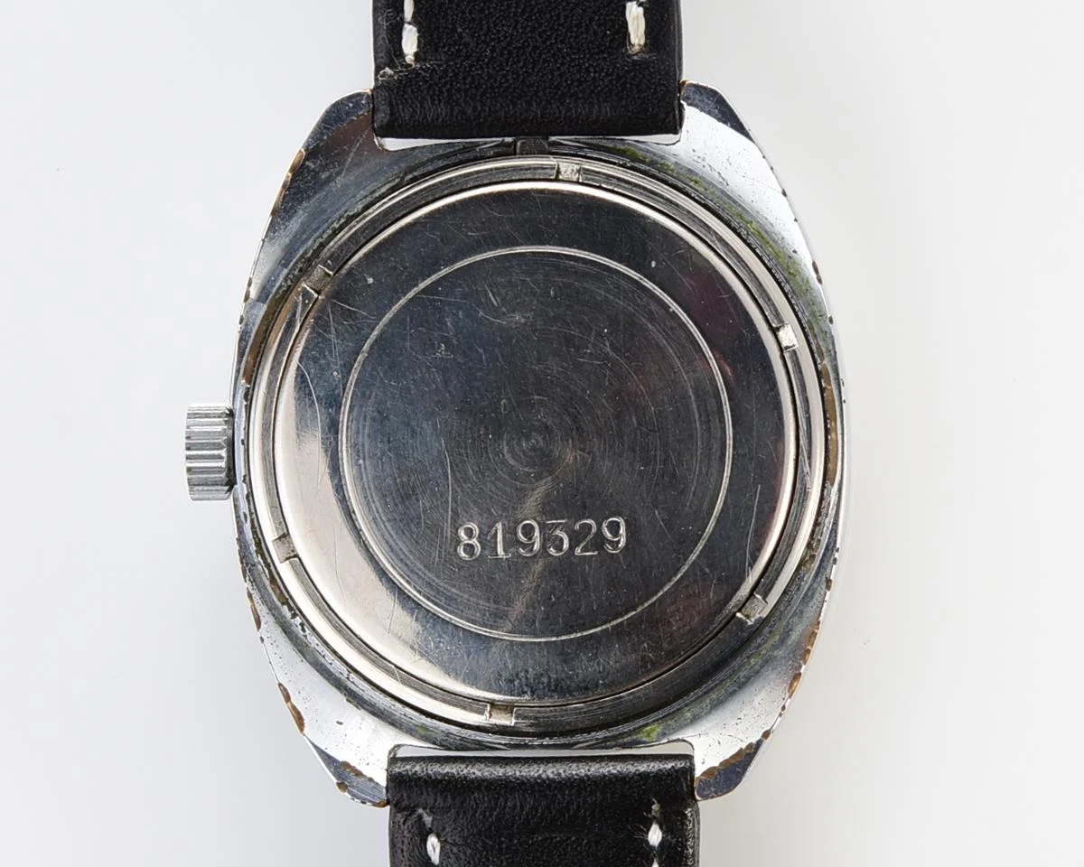 Soviet vintage Sekonda mechanical watch with date on 6 o'clock