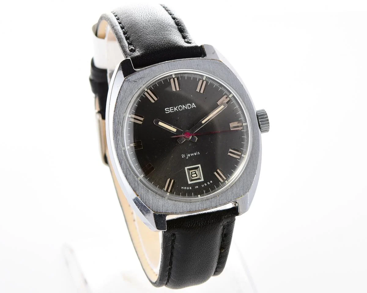 Soviet vintage Sekonda mechanical watch with date on 6 o'clock