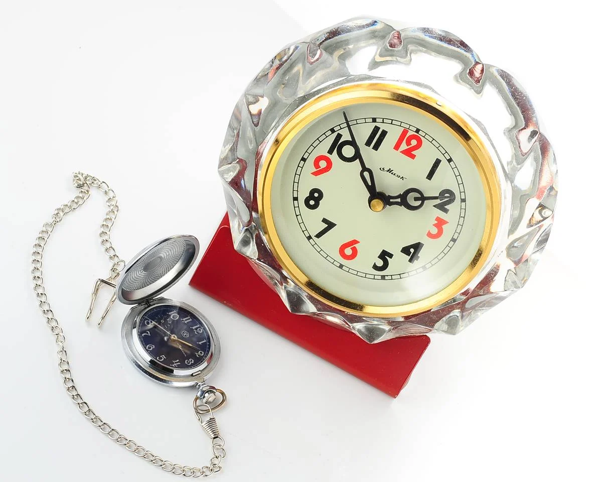 watch Mayak desk clock heavy crystal NOS 9890-0013_01